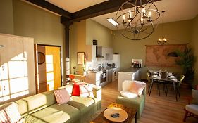Glasgow Green Getaway With Free Parking